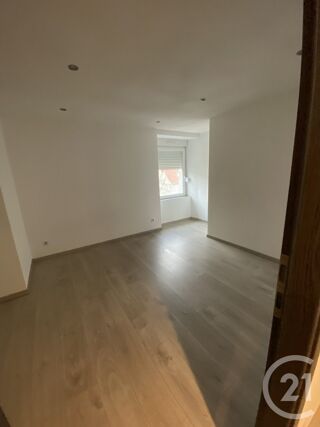  Appartement � louer 4 pi�ces 77 m�