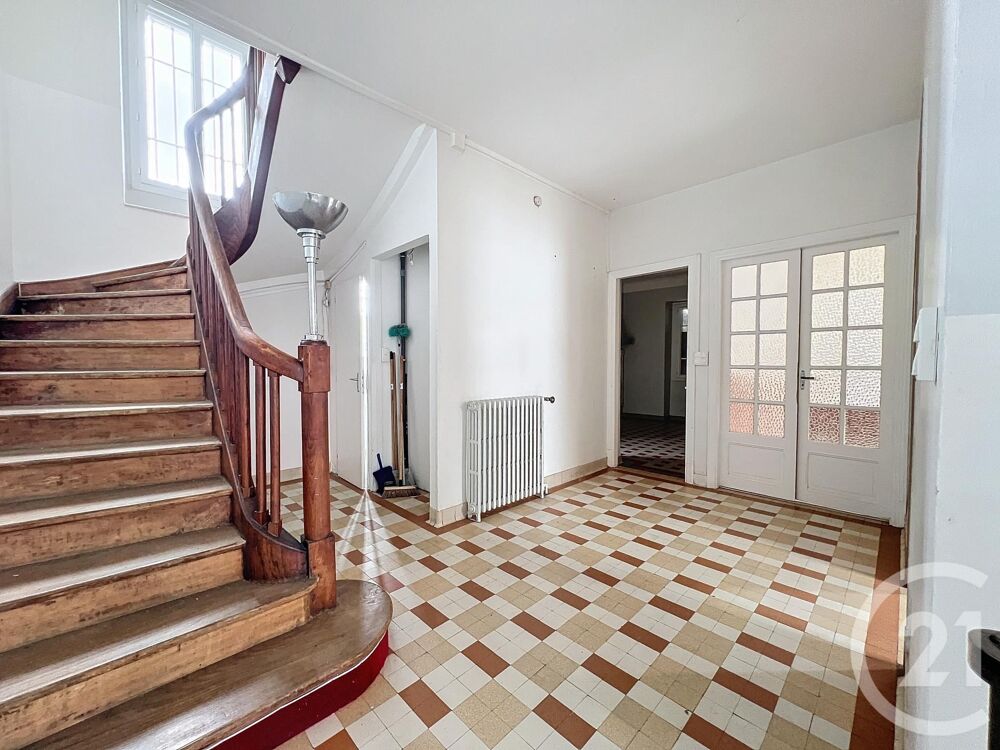 Découvrez cette charmante maison de ville à SAINT GIRONS....