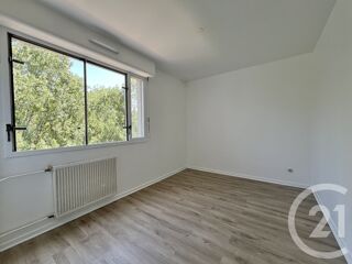  Appartement à louer 3 pièces 85 m²