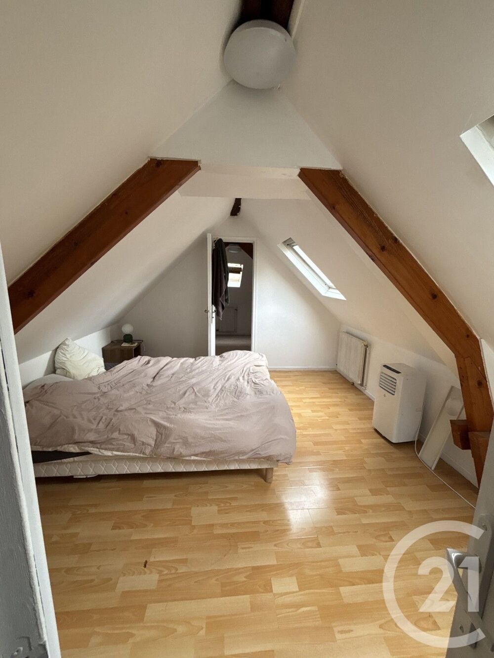 Appartement de 4 pièces, 69m², situé au premier étage d'....