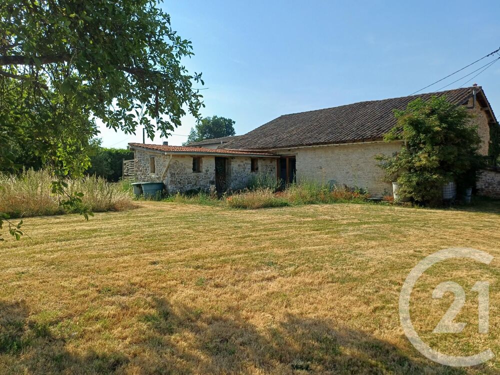 Située entre Sauzé-Vaussais et Lezay, cette maison de c....