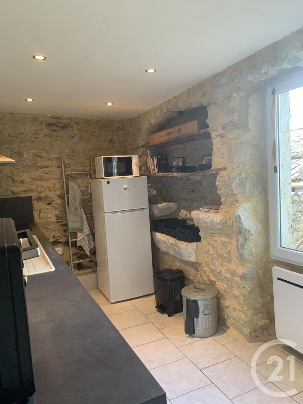 location Appartement - 2 pièce(s) - 72 m² Saint-André-de-Roquepertuis (30630)