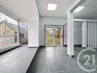  Appartement à louer 4 pièces 179 m²