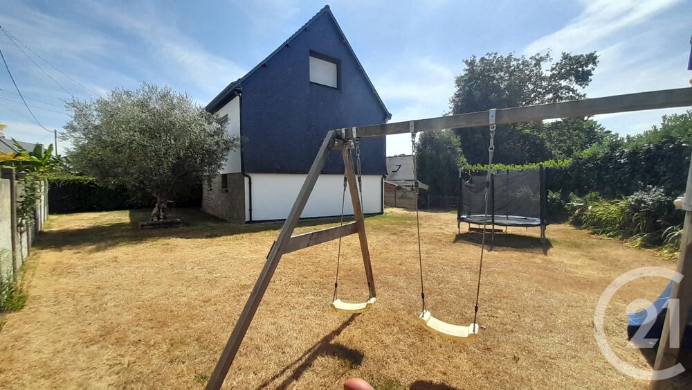 Nichée dans le calme de Plescop, cette maison de 177m² o....