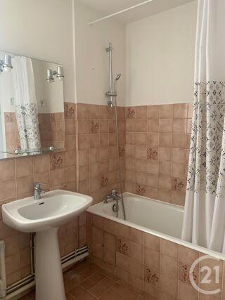  Appartement à louer 1 pièce 32 m²