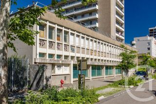  Immeuble � vendre 718 m�