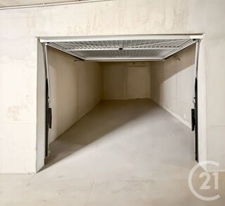  Parking / Garage à vendre 95 m²