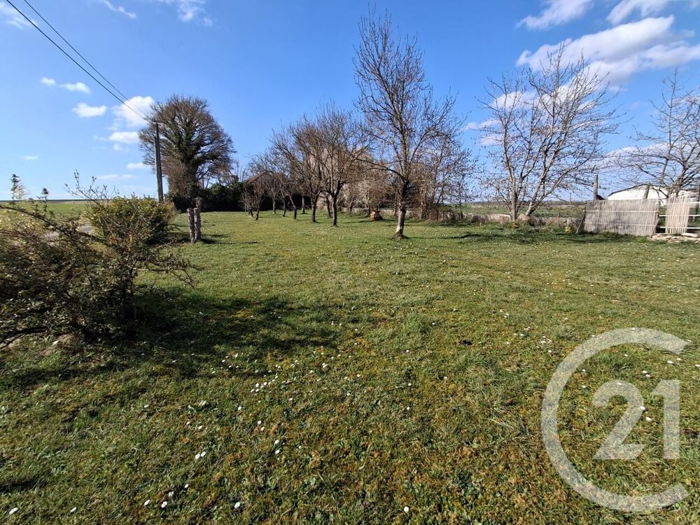 Nichée dans un hameau paisible de Sougères-en-Puisaye, c....
