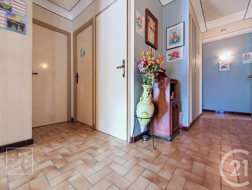 MAISON PLAIN PIED 3 FACES AVEC EXTERIEUR ET 70M2 DE SOUS....