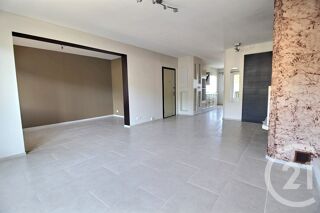  Appartement à louer 4 pièces 79 m²