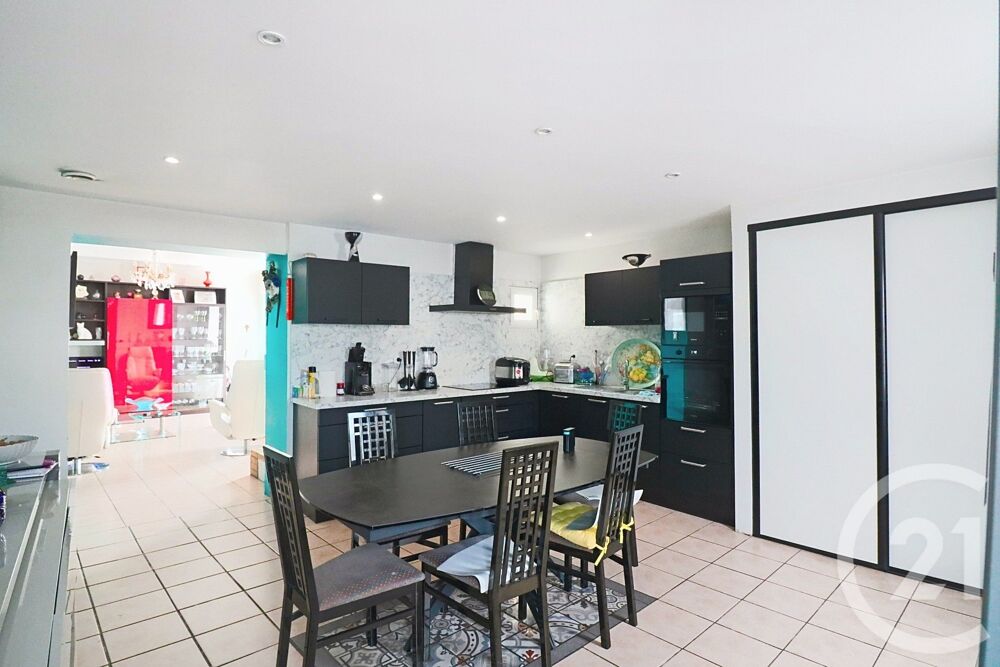 ENSEMBLE IMMOBILIER 2 LOGEMENTS. Cet ensemble immobi....