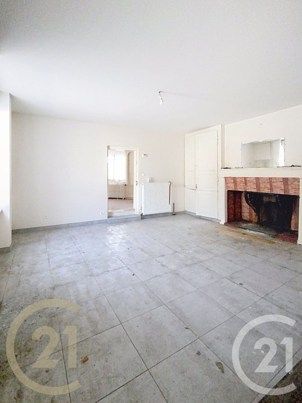 A VENDRE- Maison à rénover au c½ur de Bar-Sur-Aube <....