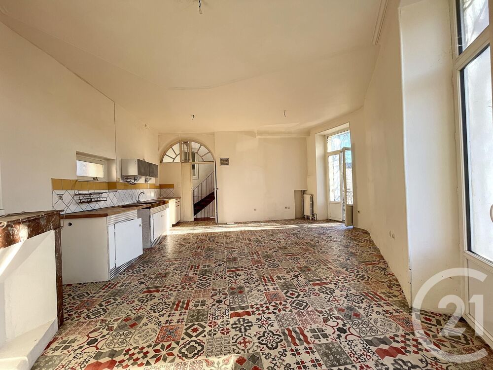 Au centre du village, venez découvrir cette maison de vi....