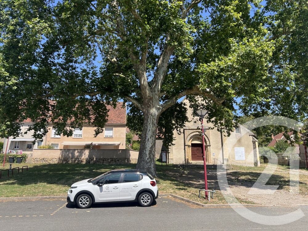 PARIGNY LES VAUX - Maison de bourg de 65m². Elevée s....