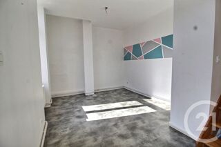  Appartement à louer 5 pièces 74 m²