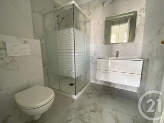  Appartement à louer 4 pièces 104 m²