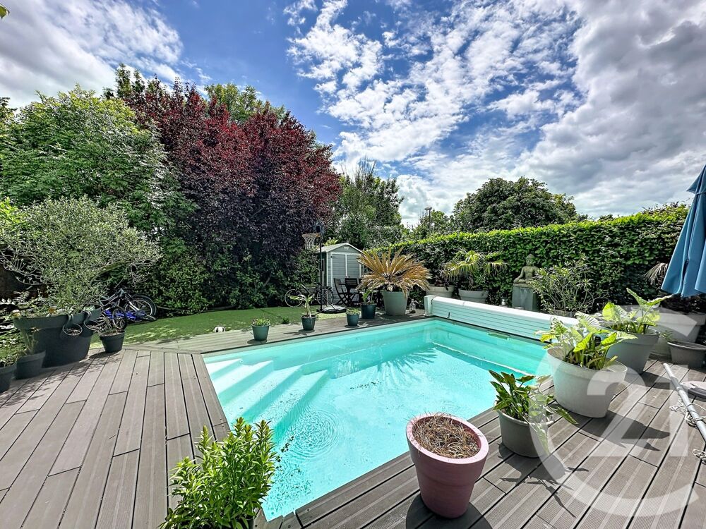 Maison familiale avec piscine, quatre chambres dont une ....