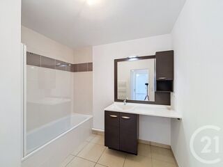  Appartement à louer 3 pièces 68 m²