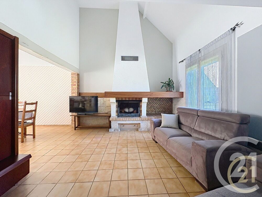 Venez découvrir cette maison familiale avec jardin et ga....