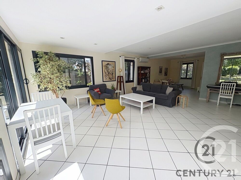 location Maison - 6 pièce(s) - 205 m² Villeneuve-lès-Avignon (30400)