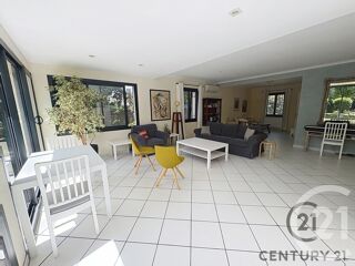  Maison à louer 6 pièces 205 m²