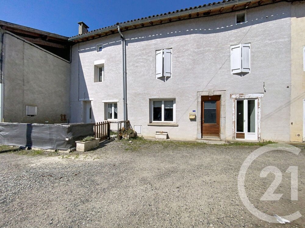 Nichée dans le calme de Lorp Sentaraille, cette maison d....