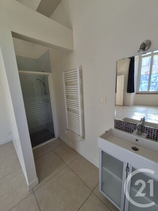  Appartement à louer 4 pièces 80 m²