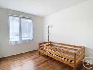  Appartement à louer 4 pièces 77 m²