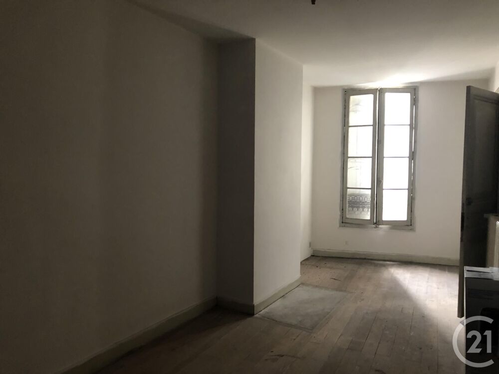 Situé sur l'artère principale de la ville de Montpon, ve....