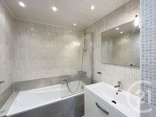  Appartement à louer 4 pièces 83 m²