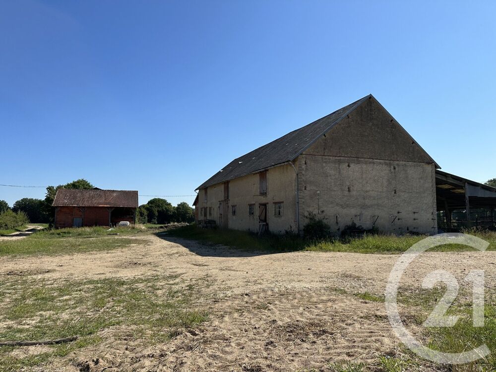 Ferme avec ses dépendances à l'écart, à rénover sur envi....