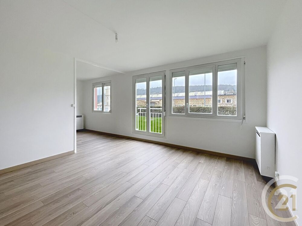 Cet appartement rénové avec goût, situé au pied des comm....