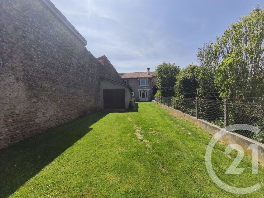 Nichée dans le cadre paisible de Trie-sur-Baise, cette m....