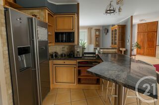  Maison  vendre 9 pices 230 m