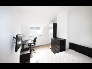  Colocation � louer 8 pi�ces 200 m�