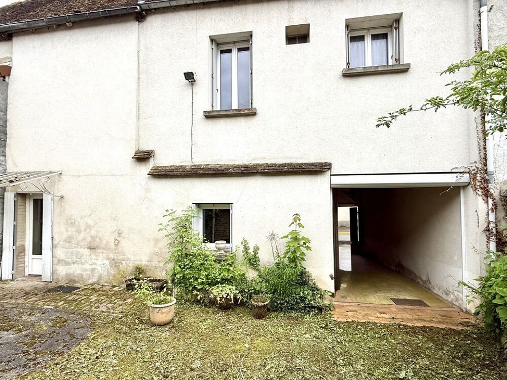 Maison de caractère avec dépendances et fort potentiel au