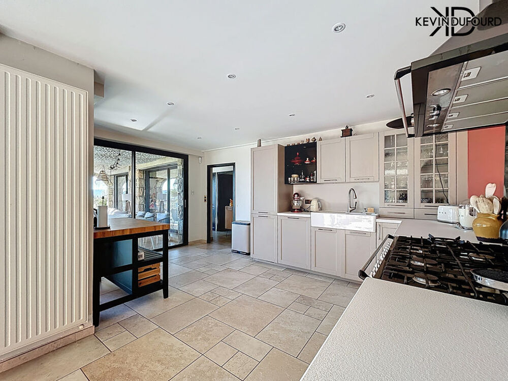 Maison de 450 m² sur un terrain de 3000 m² à ST ETIENNE DE