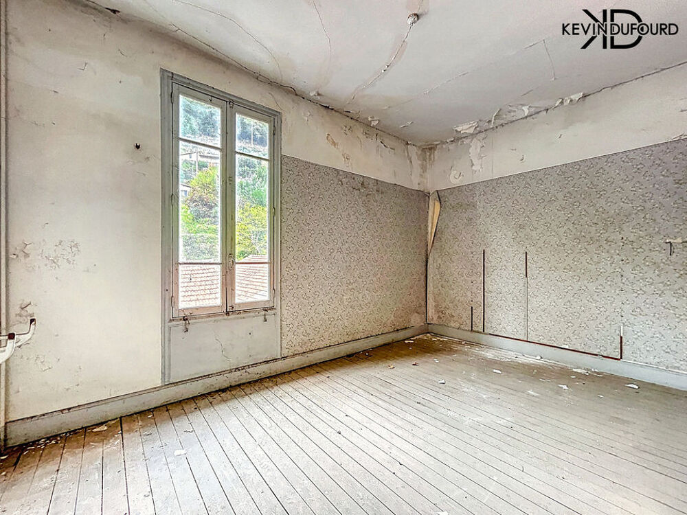 Maison de ville A RENOVER 110m² + terrasse de 140m² à VALS