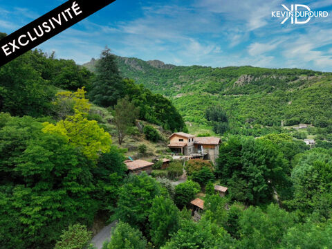   Maison avec gte de 140m  sur un terrain de 1,9 Hectares  Maison - 6 pice(s) - 140 m
