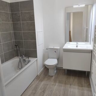  Appartement � louer 5 pi�ces 80 m� Corbeil-essonnes