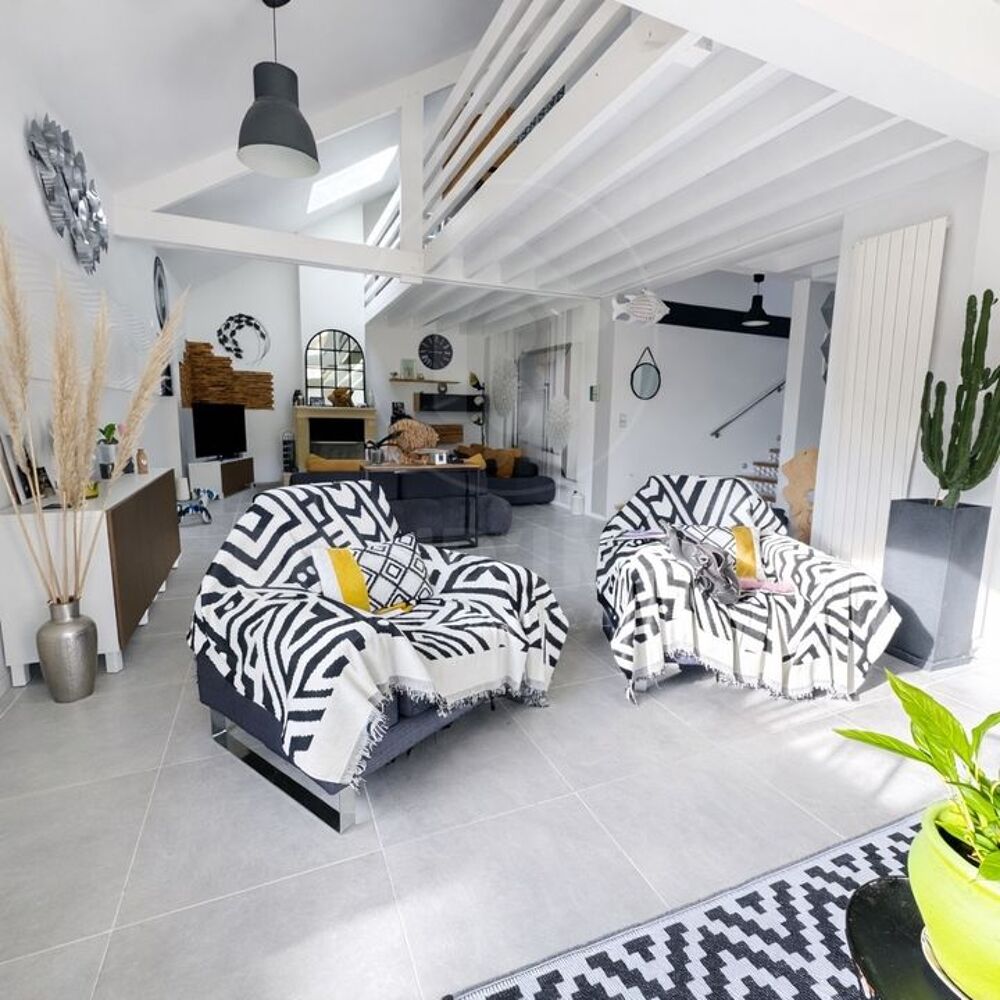 Vente Maison Maison d'architecte - 270 m² - Piscine chauffée - Double Brières-les-scellés