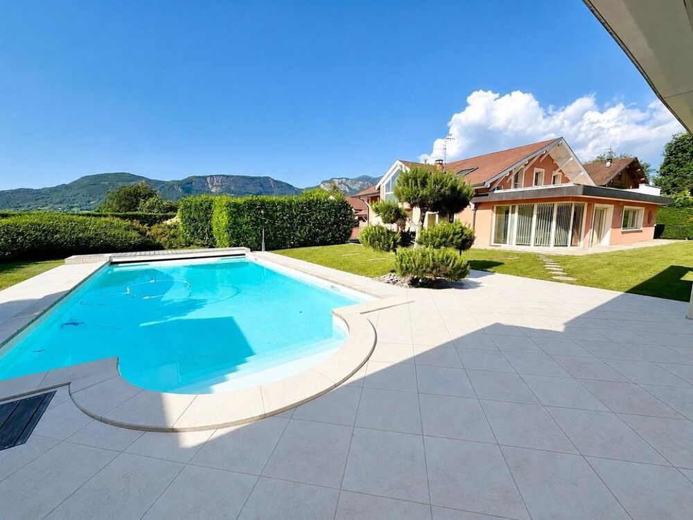 Villa d'architecte de 250 m² avec piscine pool house et