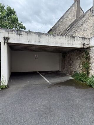  Parking / Garage à louer 24 m²
