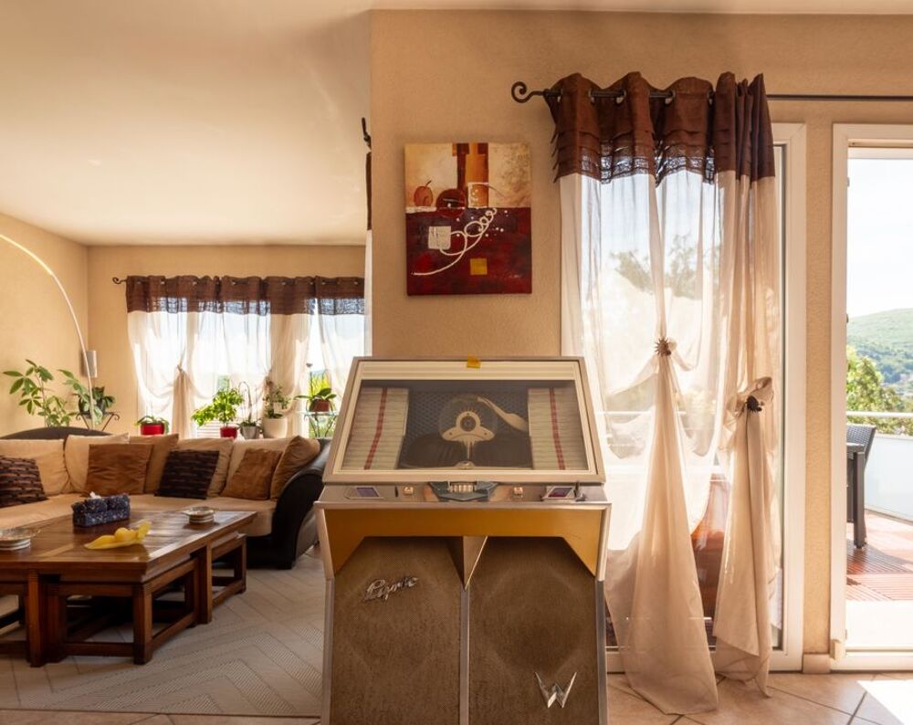 Maison 5 pièces 197 m² · à Vétraz-Monthoux · 197 m² · 990 000 €