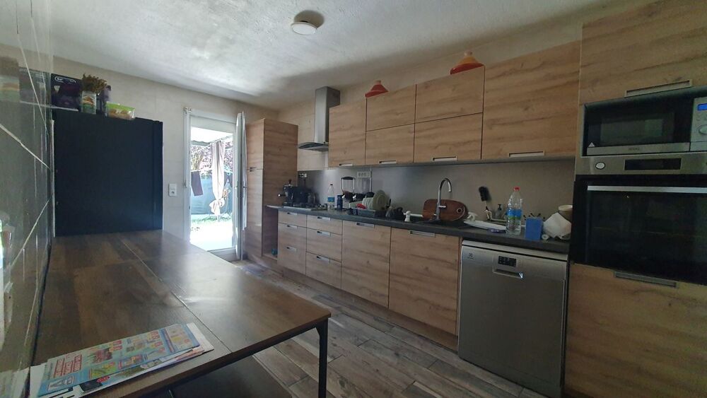 Située dans un quartier calme et proche de toutes les co....