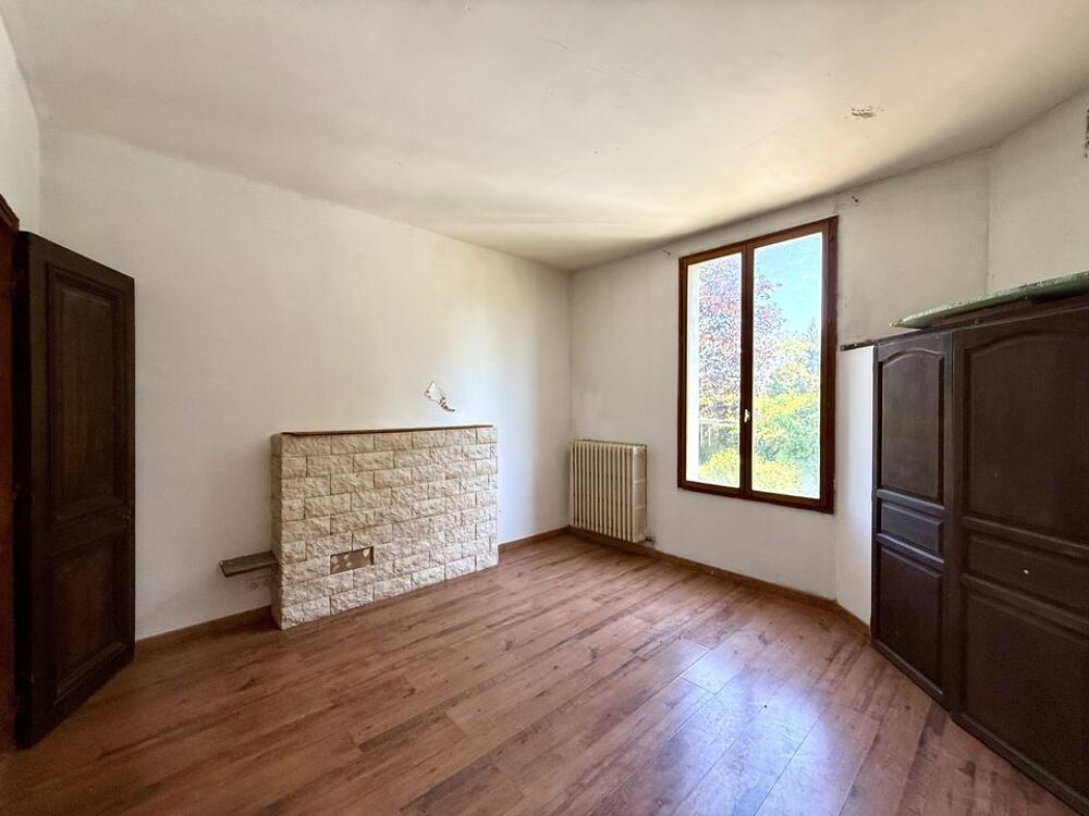 Beaux volumes et terrain de plus de 3000m² à