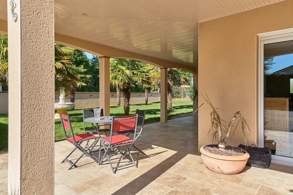 MAISON DE PLAIN PIED SUR GRAND TERRAIN CLOS A MAUGES SUR LOIRE