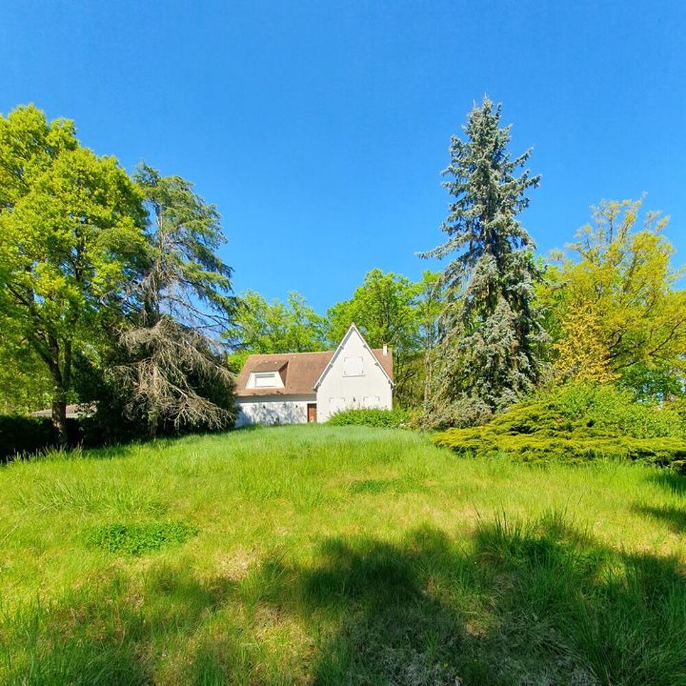 MAISON 213M2 4 CHAMBRES SUR UN TERRAIN 9454M2