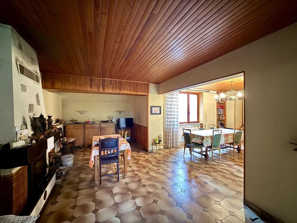 Maison ancienne avec grange et grand terrain -
