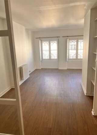  Appartement à louer 4 pièces 90 m²